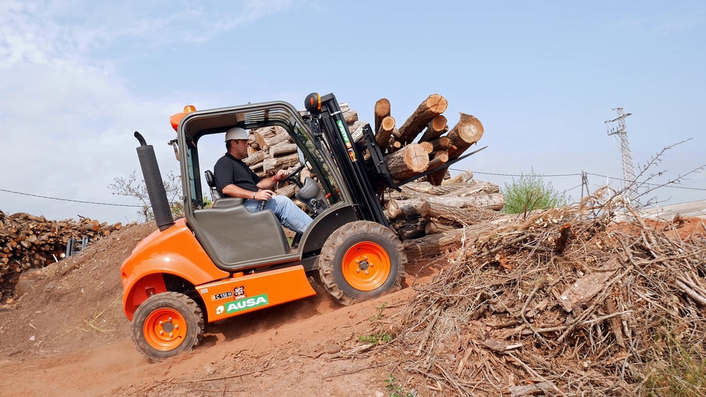 AUSA C150H X4 3307 lb fuel forklift