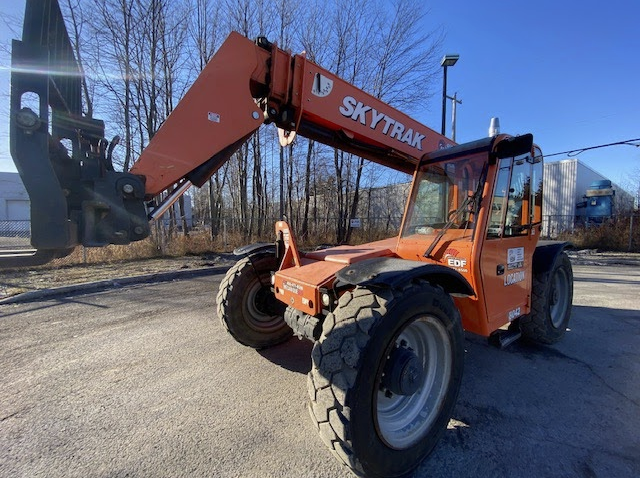 Skytrak 8042 Chariot élévateur télescopique 8,000 lbs Carburant 